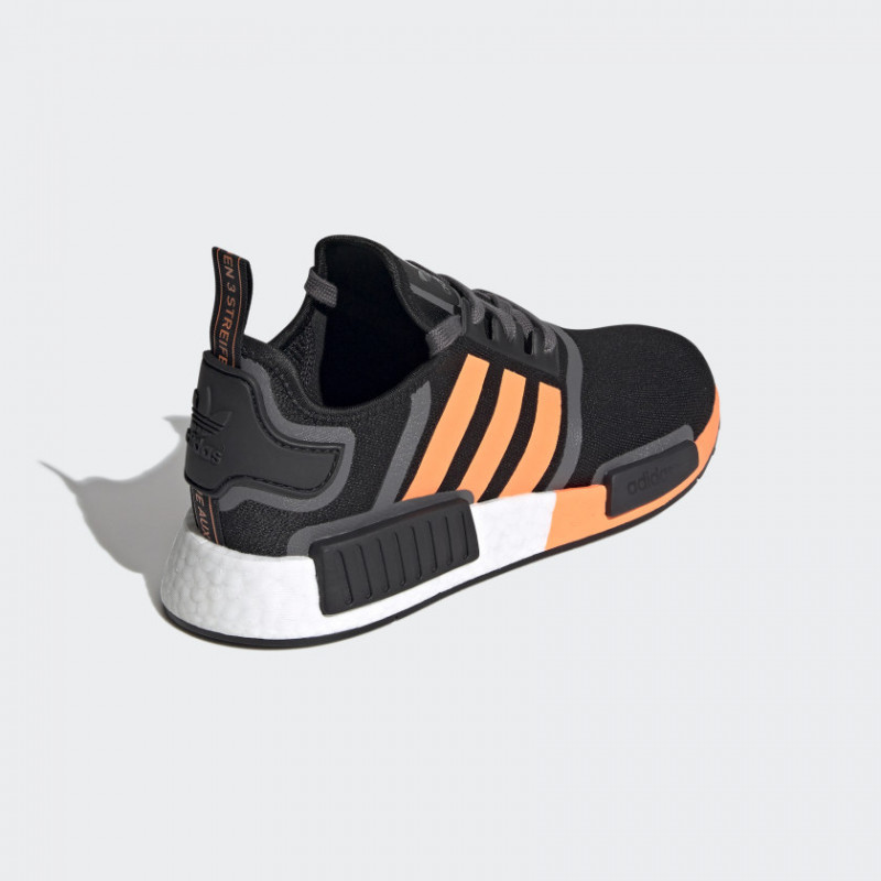 SEPATU SNEAKERS ADIDAS NMD_R1