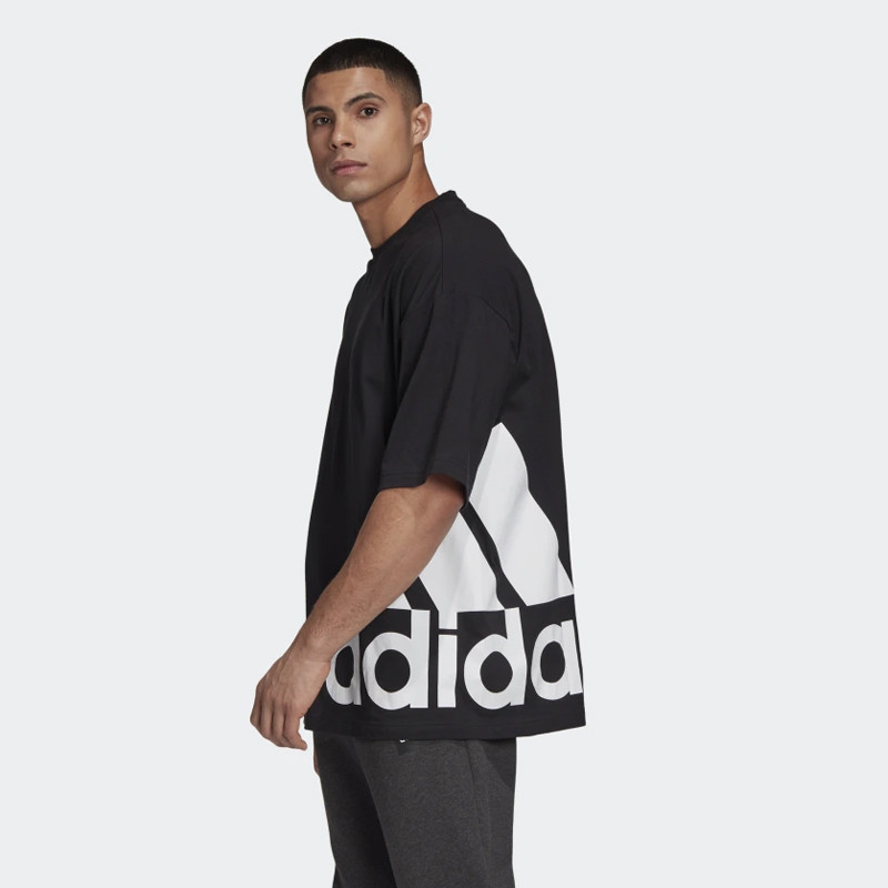 BAJU SNEAKERS ADIDAS Big Badge of Sport Boxy Tee