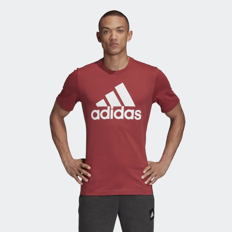 BAJU TRAINING ADIDAS Must Haves Badge of Sport Tee