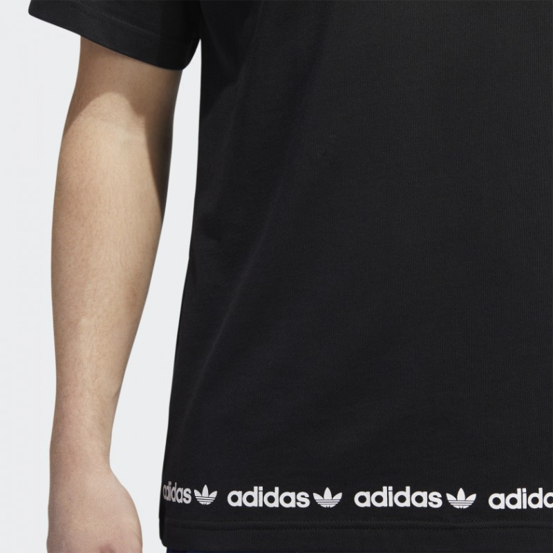 BAJU SNEAKERS ADIDAS Linear Logo Repeat Short Sleeve Tee
