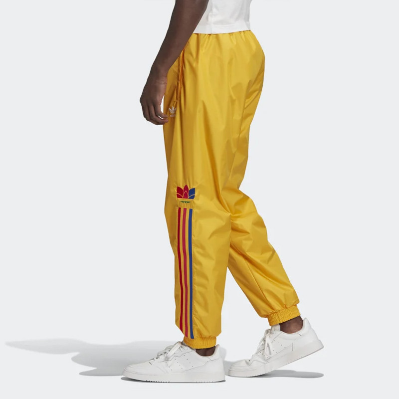 CELANA SNEAKERS ADIDAS 3D Trefoil 3-Stripes Track Pants