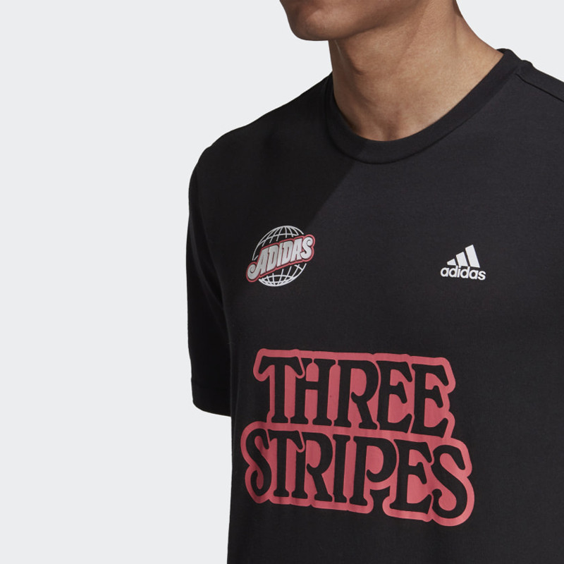 BAJU SNEAKERS ADIDAS Athletics Graphic Tee