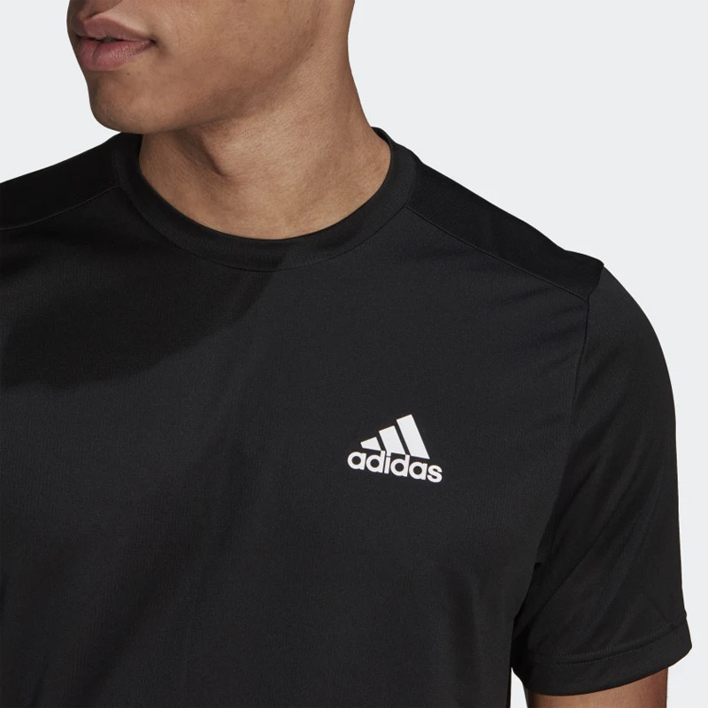 BAJU TRAINING ADIDAS Aeroready Designed To Move Sport Tee