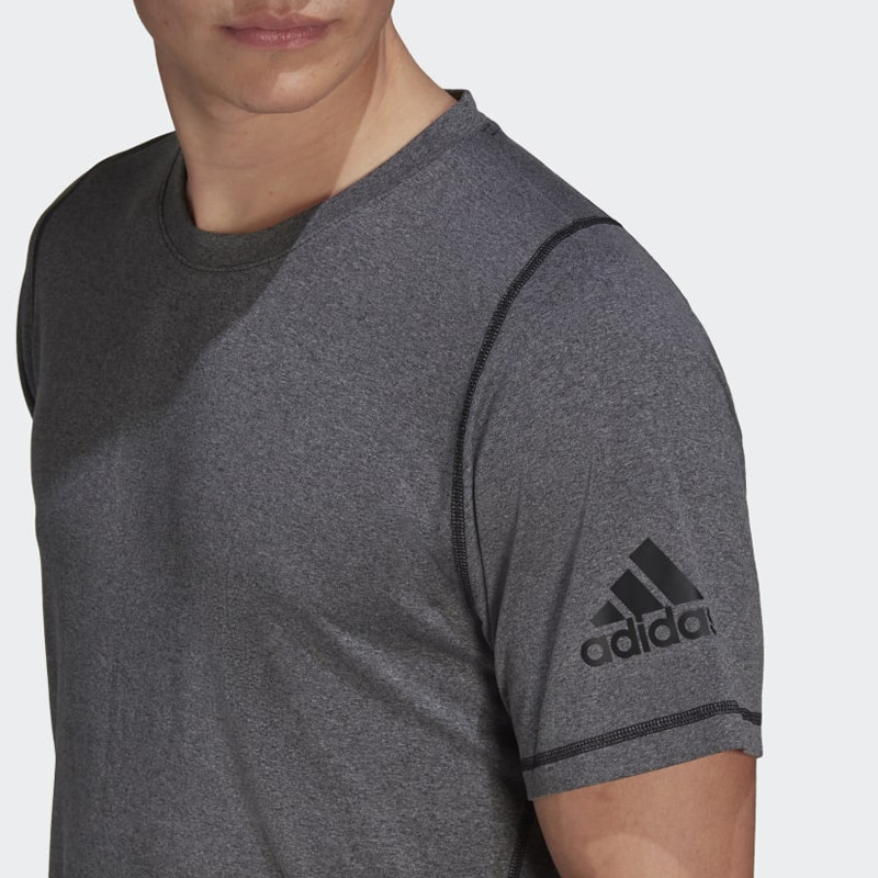 BAJU TRAINING ADIDAS FREELIFT ULTIMATE AEROREADY DESIGNED 2 MOVE SPORT TEE