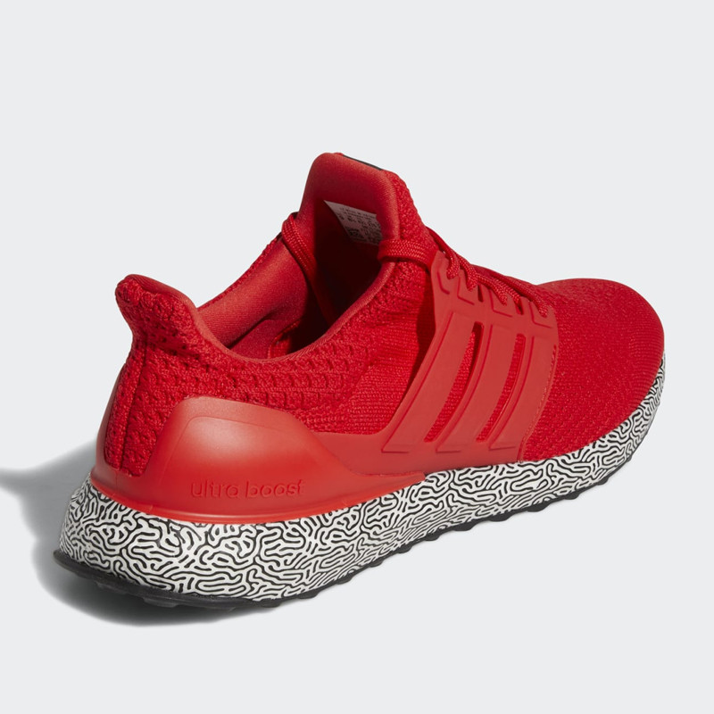 SEPATU LARI ADIDAS ULTRABOOST DNA
