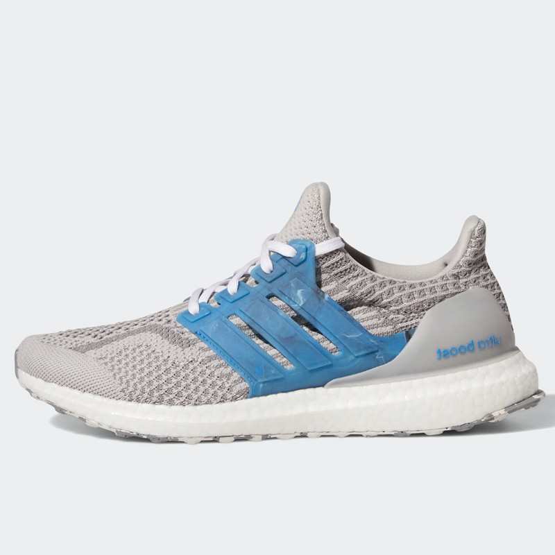 SEPATU LARI ADIDAS ULTRABOOST DNA