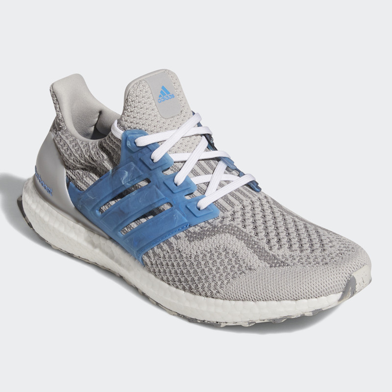 SEPATU LARI ADIDAS ULTRABOOST DNA