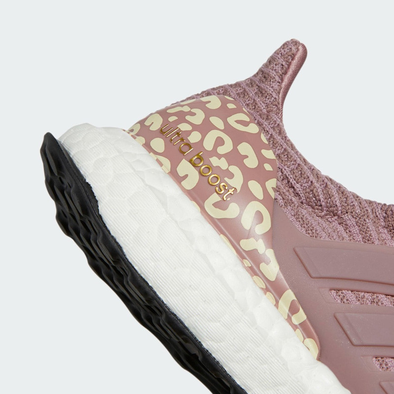 SEPATU LARI ADIDAS Wmns ULTRABOOST 5.0 DNA