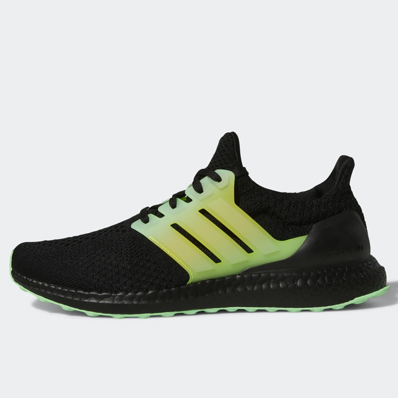 SEPATU LARI ADIDAS ULTRABOOST 5.0 DNA