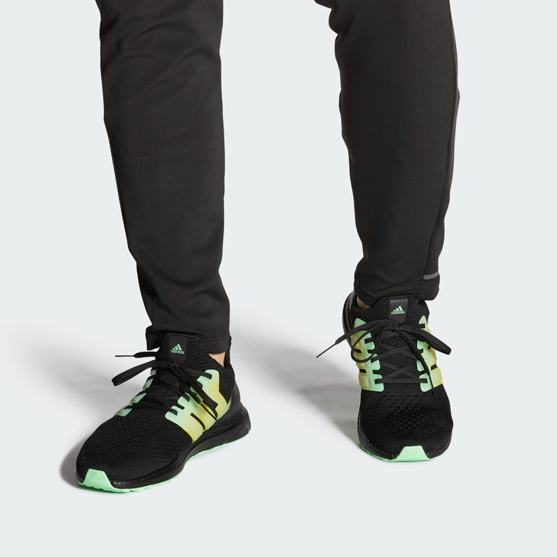SEPATU LARI ADIDAS ULTRABOOST 5.0 DNA