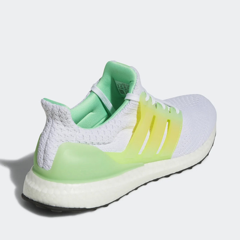 SEPATU LARI ADIDAS ULTRABOOST 5.0 DNA