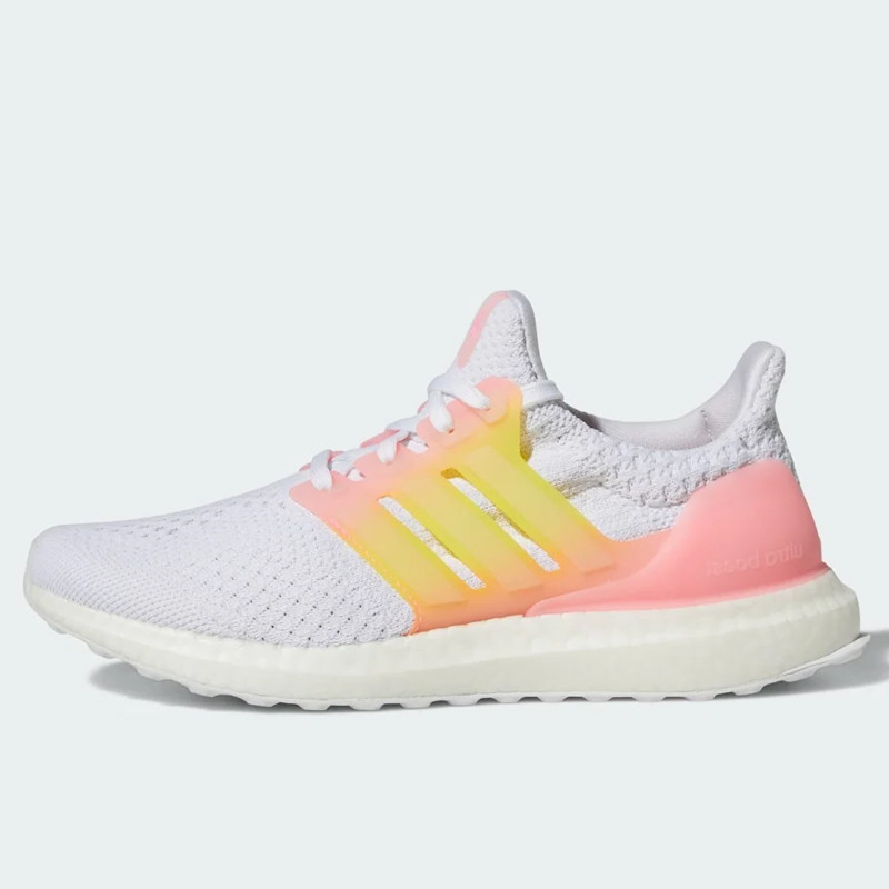 SEPATU LARI ADIDAS Wmns Ultraboost 5.0 DNA