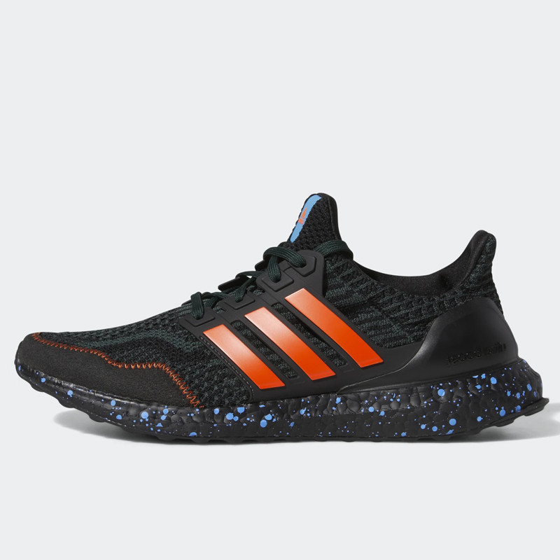 SEPATU LARI ADIDAS ULTRABOOST 5.0 DNA