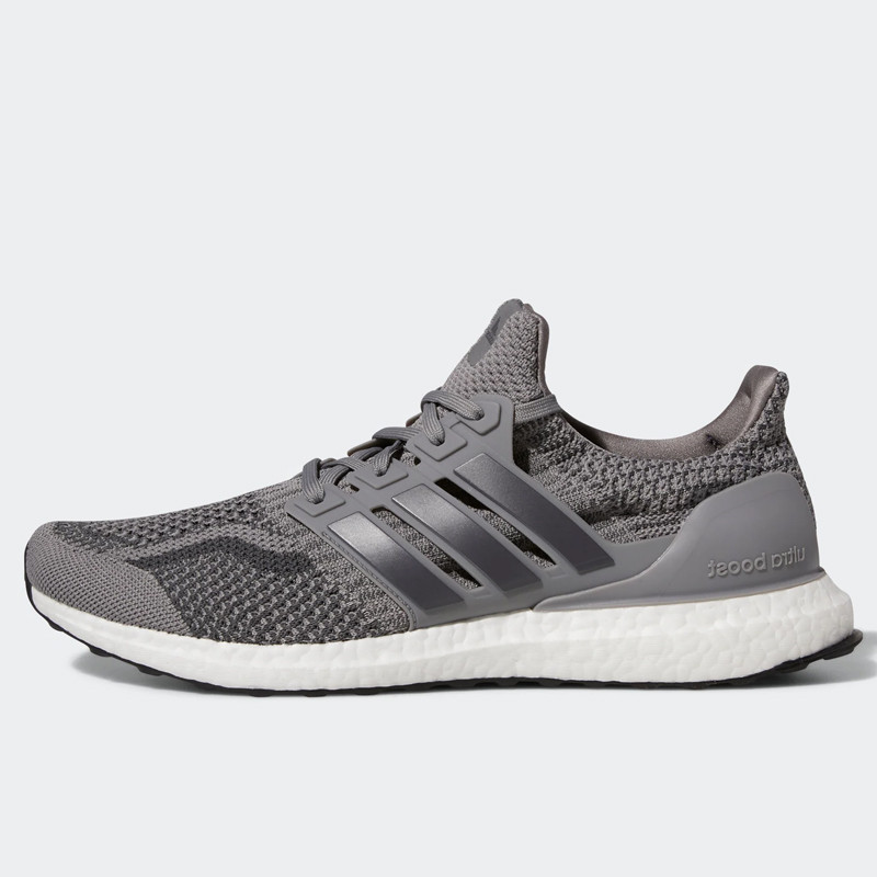 SEPATU LARI ADIDAS ULTRABOOST 5 DNA
