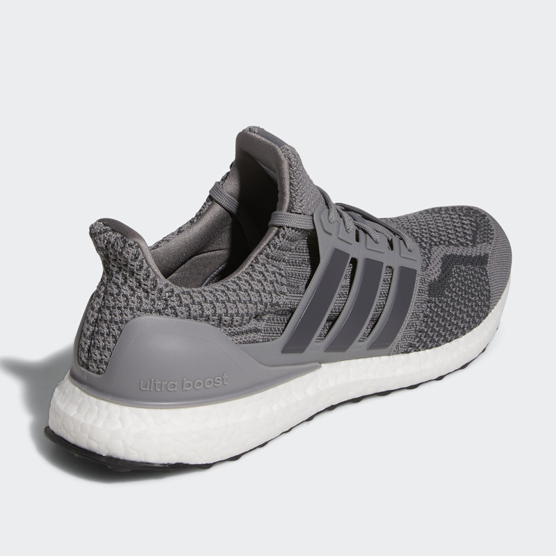 SEPATU LARI ADIDAS ULTRABOOST 5 DNA