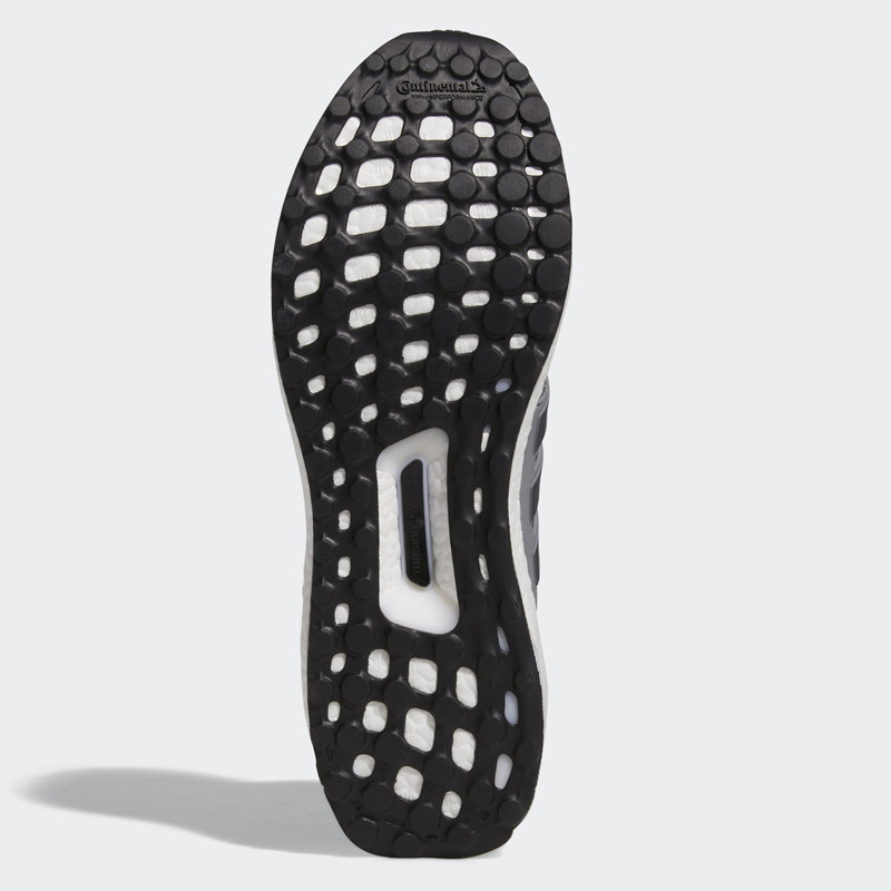 SEPATU LARI ADIDAS ULTRABOOST 5 DNA