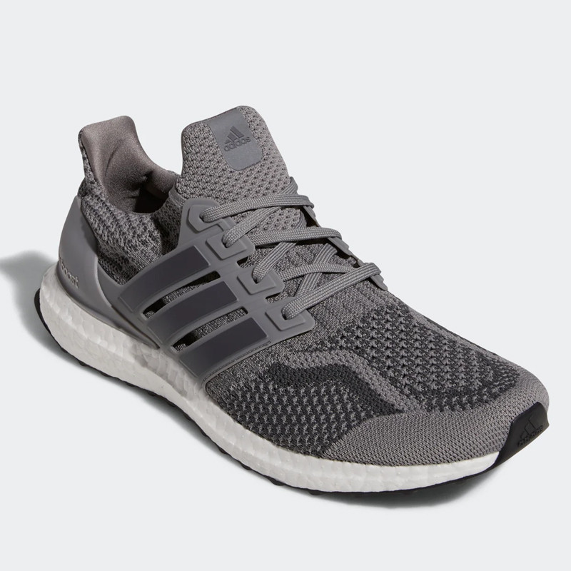 SEPATU LARI ADIDAS ULTRABOOST 5 DNA