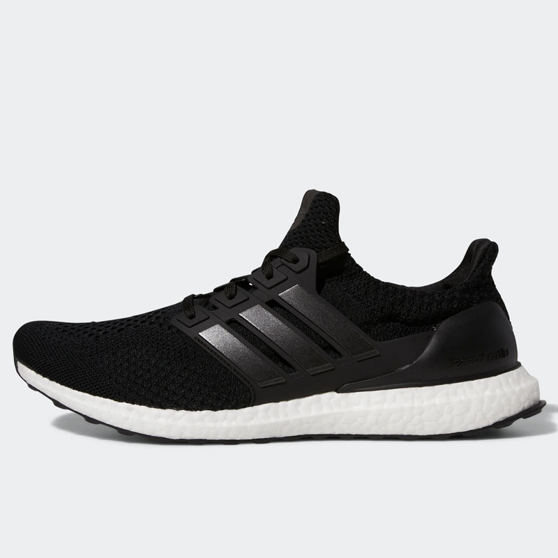 SEPATU LARI ADIDAS ULTRABOOST 5 DNA