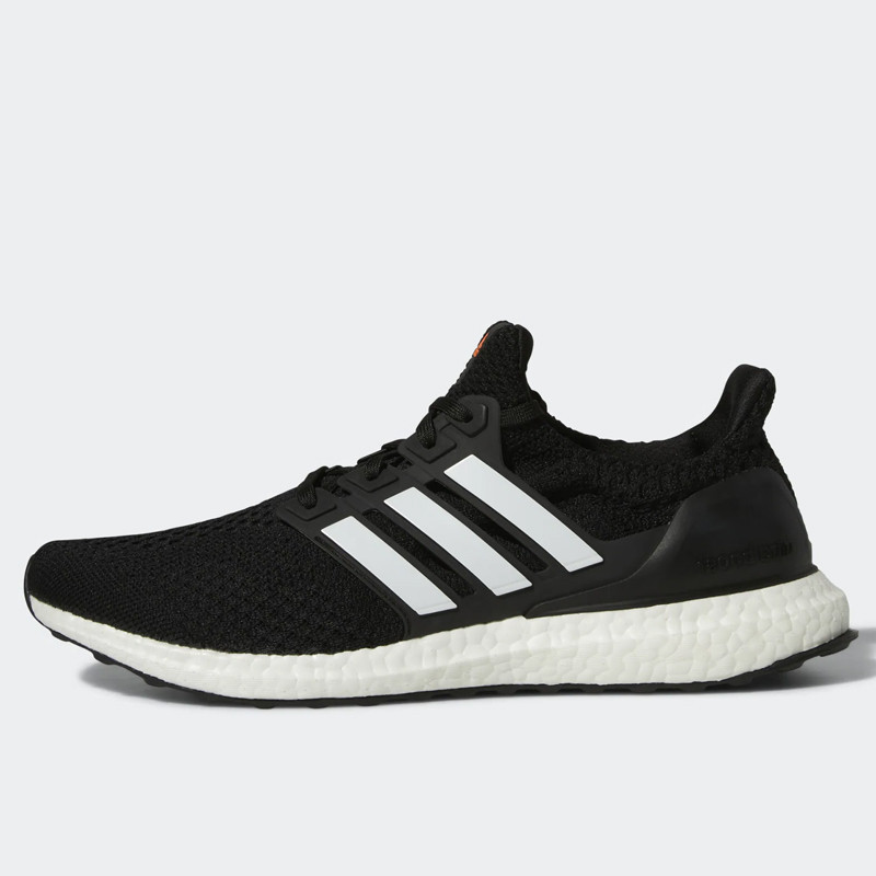 SEPATU LARI ADIDAS ULTRABOOST 5 DNA