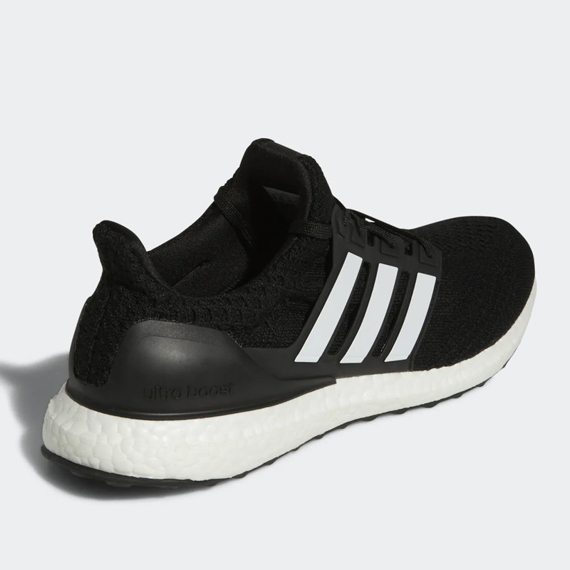 SEPATU LARI ADIDAS ULTRABOOST 5 DNA