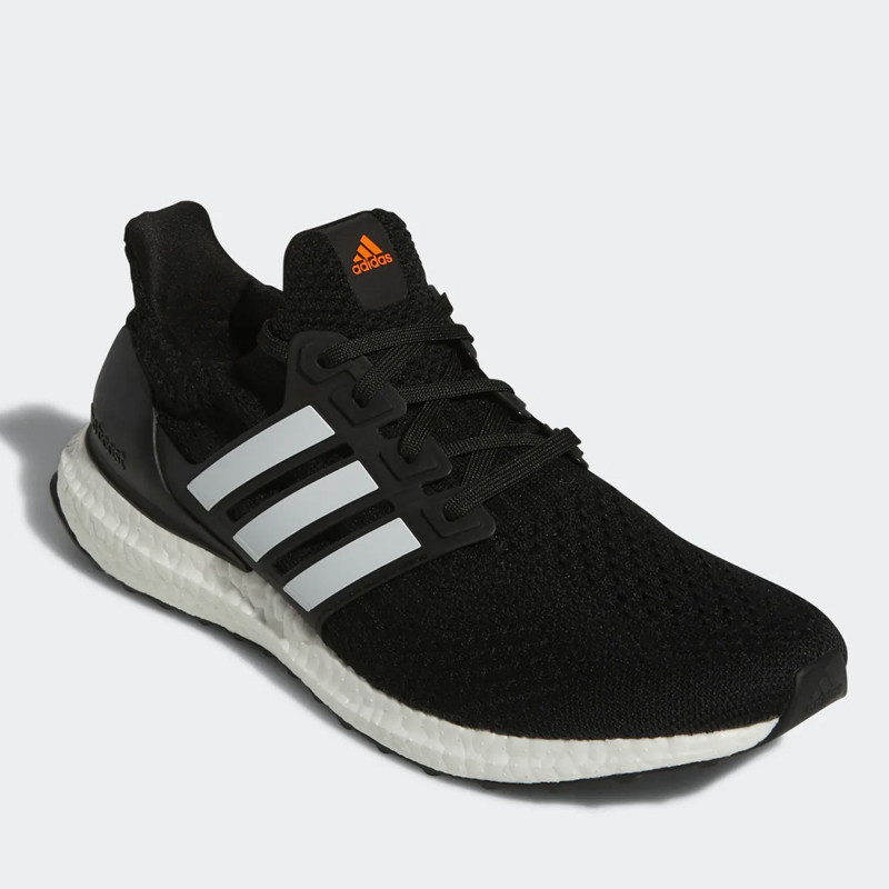 SEPATU LARI ADIDAS ULTRABOOST 5 DNA