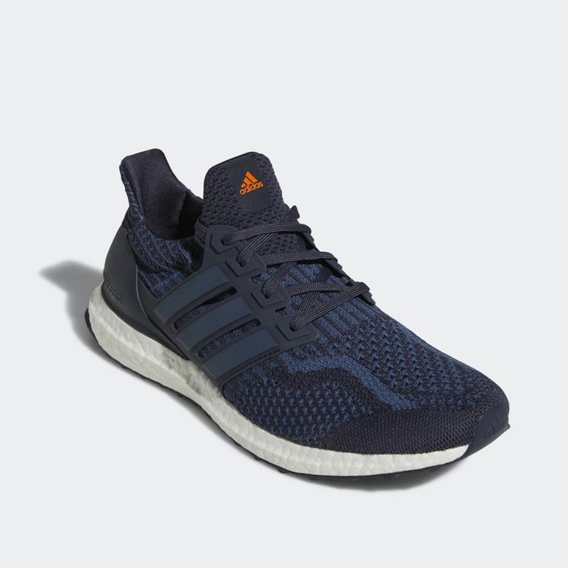 SEPATU LARI ADIDAS ULTRABOOST 5 DNA