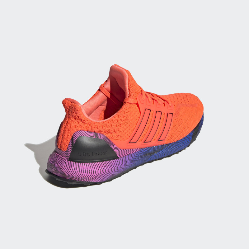 SEPATU LARI ADIDAS ULTRABOOST DNA