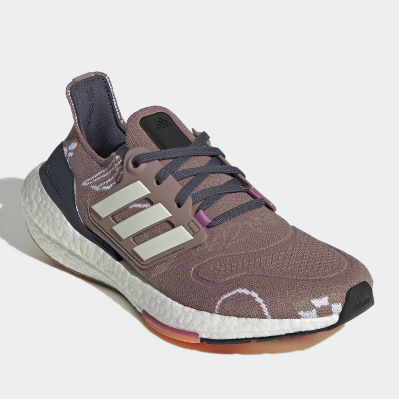 SEPATU LARI ADIDAS Wmns Ultraboost 22