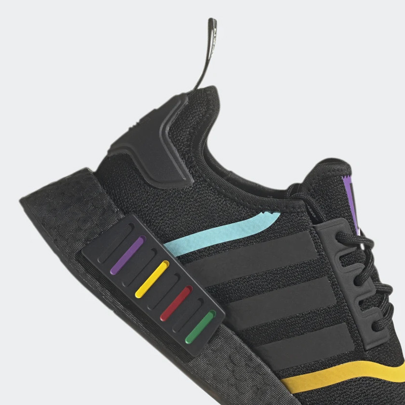 Jual SEPATU SNEAKERS Pria ADIDAS NMD_R1 X Pixar Core Black