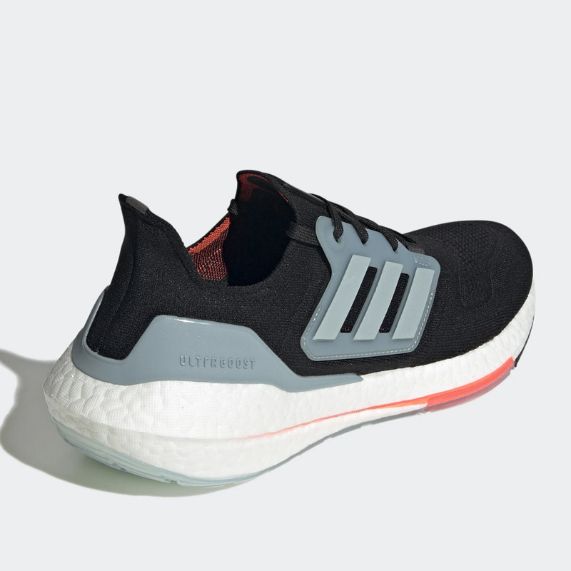 SEPATU LARI ADIDAS Ultraboost 22