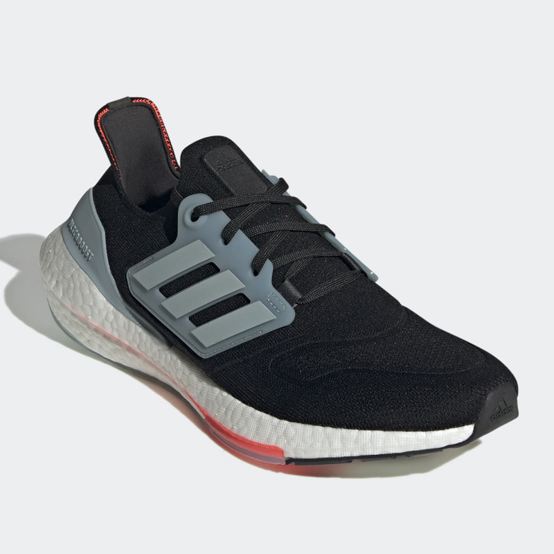 SEPATU LARI ADIDAS Ultraboost 22