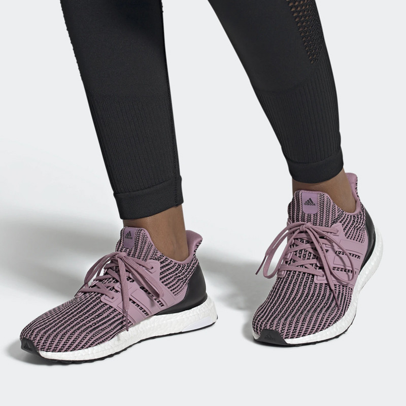 SEPATU LARI ADIDAS Wmns ULTRABOOST 4.0 DNA