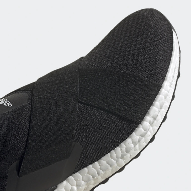 SEPATU LARI ADIDAS Wmns Ultraboost Slip On DNA