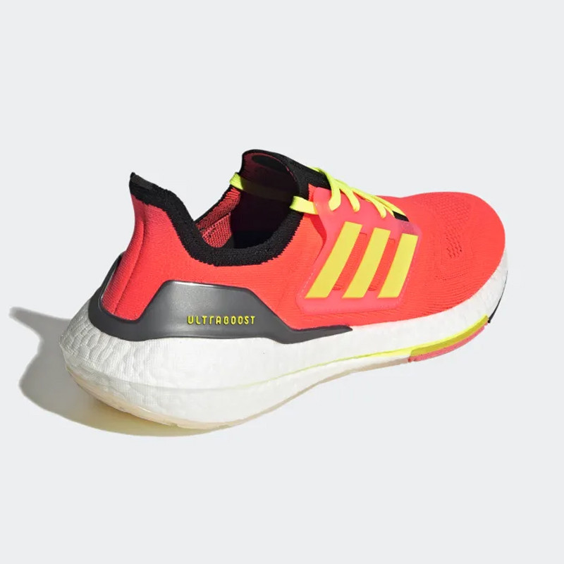 SEPATU LARI ADIDAS ULTRABOOST 22