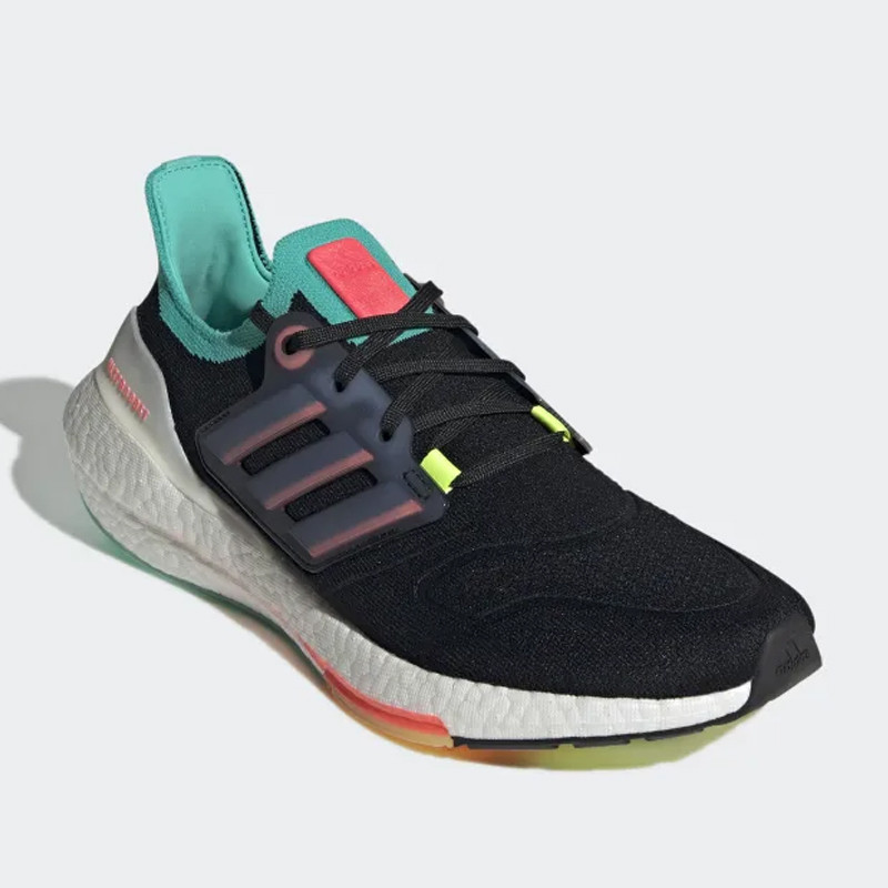 SEPATU LARI ADIDAS ULTRABOOST 22