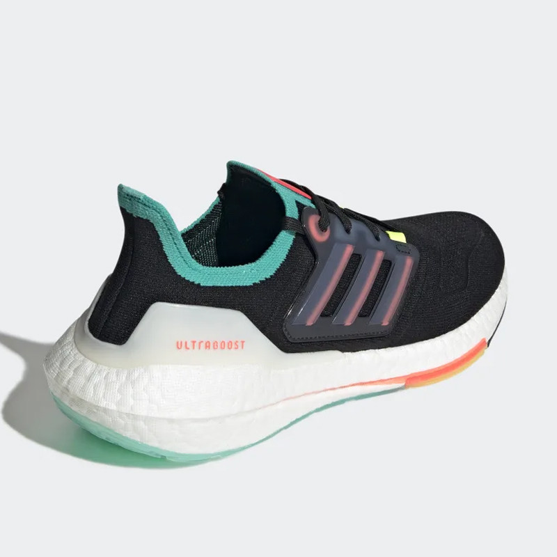 SEPATU LARI ADIDAS ULTRABOOST 22