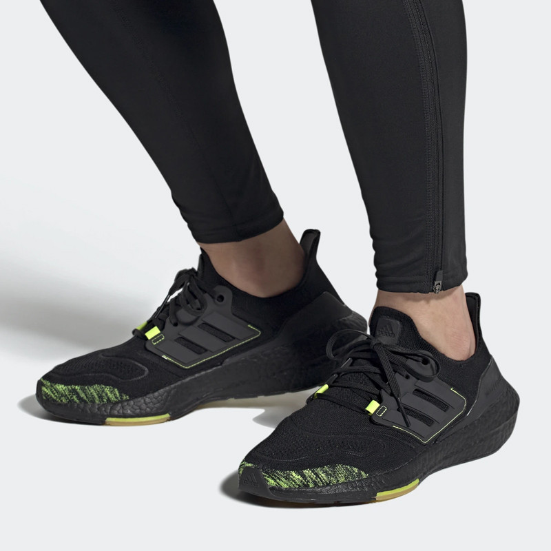 SEPATU LARI ADIDAS Ultraboost 22
