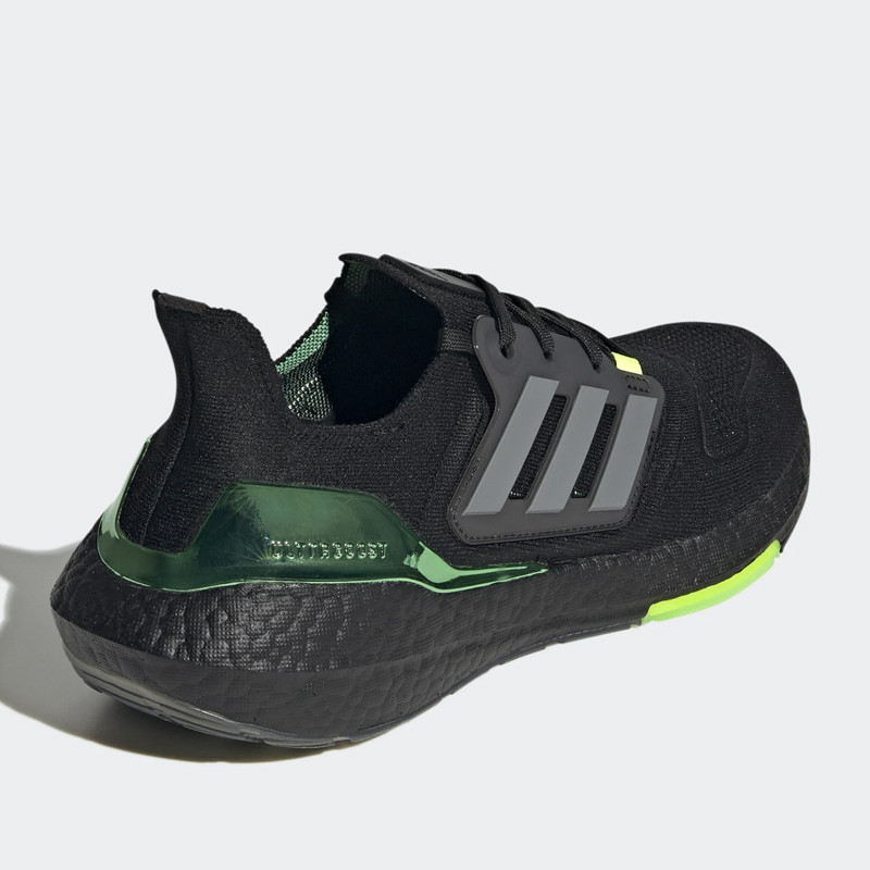 SEPATU LARI ADIDAS Ultraboost 22