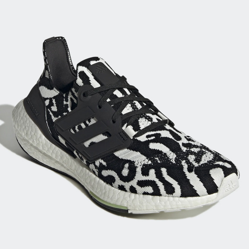 SEPATU LARI ADIDAS ULTRABOOST 22