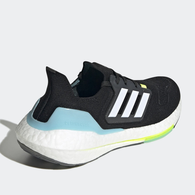 SEPATU LARI ADIDAS Wmns Ultraboost 22