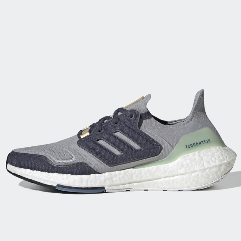 SEPATU LARI ADIDAS Ultraboost 22