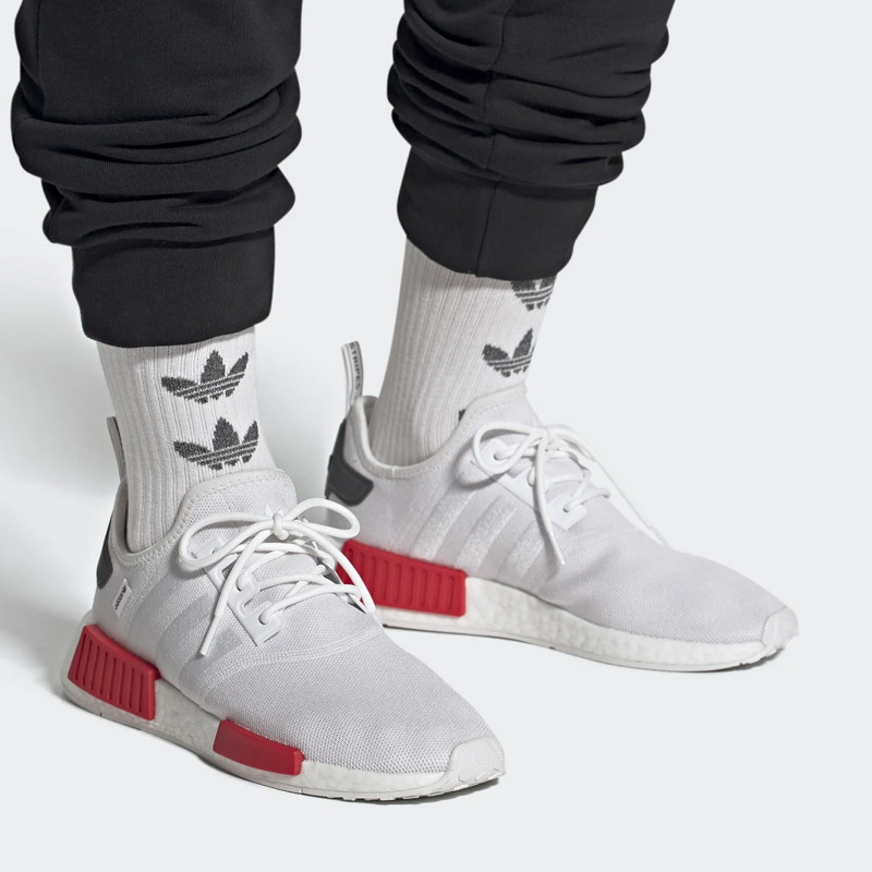 SEPATU SNEAKERS ADIDAS NMD_R1