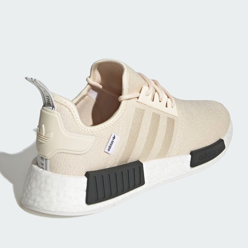 SEPATU SNEAKERS ADIDAS NMD_R1