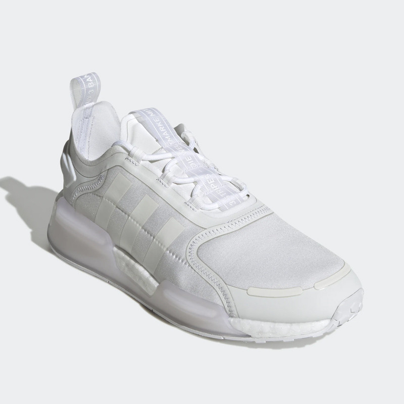 SEPATU SNEAKERS ADIDAS NMD_R1 V3
