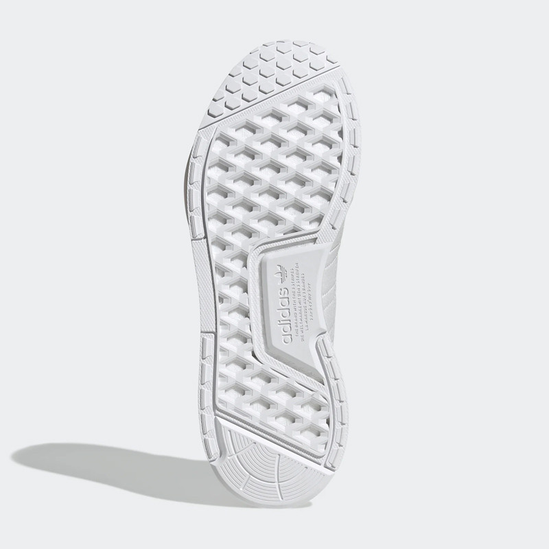 SEPATU SNEAKERS ADIDAS NMD_R1 V3