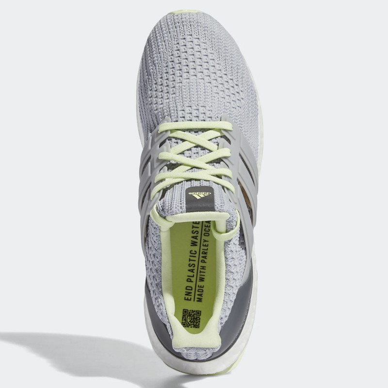 SEPATU LARI ADIDAS ULTRABOOST 4 DNA