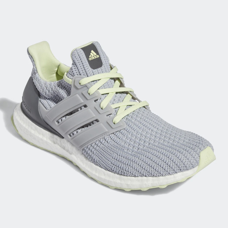 SEPATU LARI ADIDAS ULTRABOOST 4 DNA