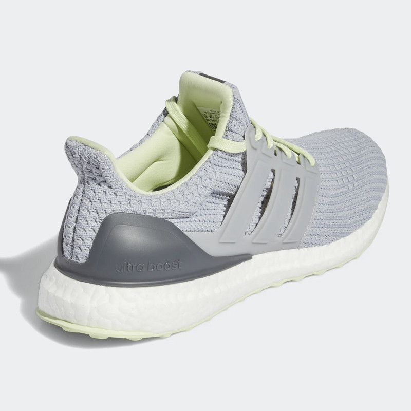 SEPATU LARI ADIDAS ULTRABOOST 4 DNA
