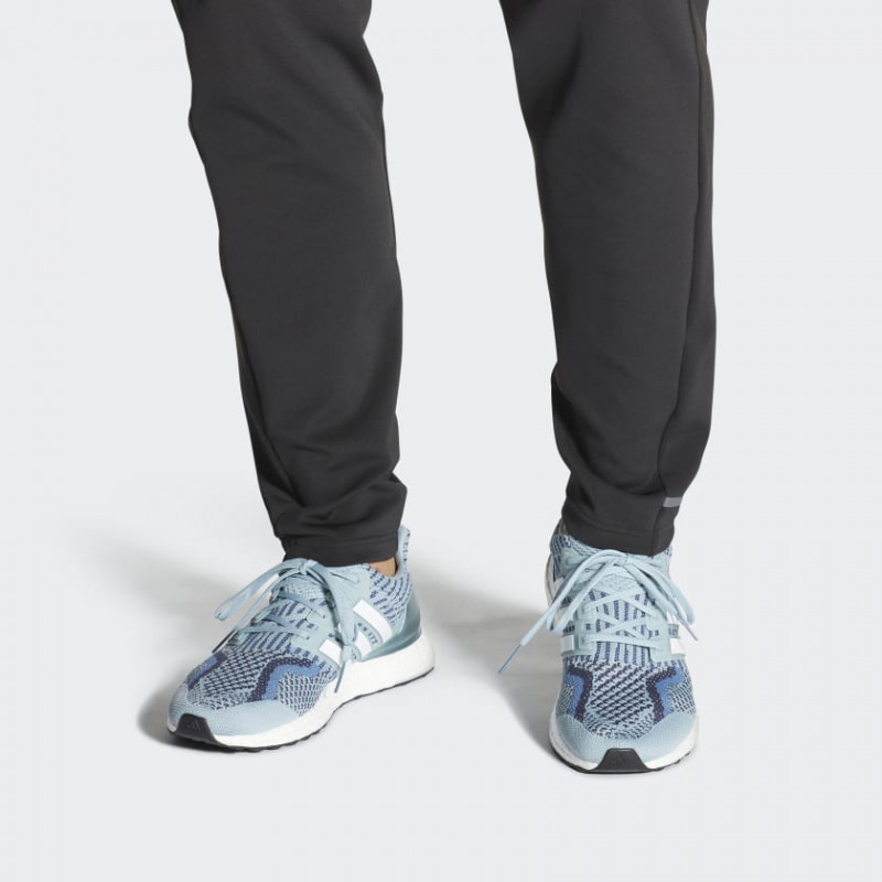 SEPATU LARI ADIDAS ULTRABOOST 5.0 DNA