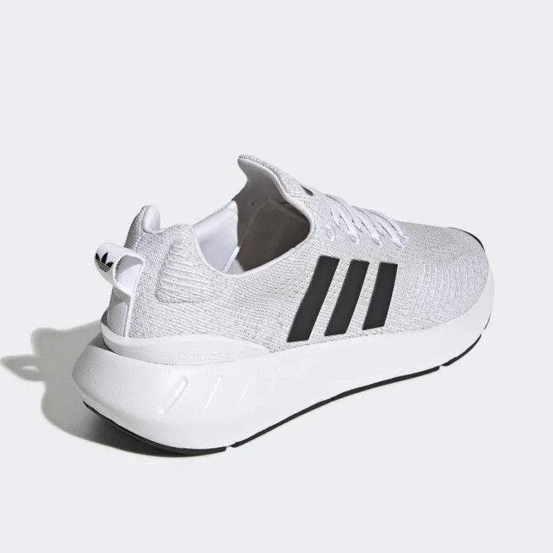 SEPATU LARI ADIDAS SWIFT RUN 22